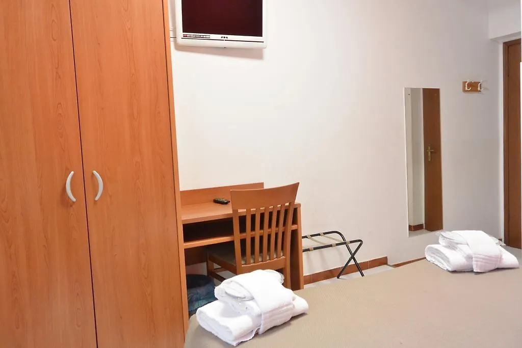 Hotel Trentina Milano 2*,  Italia