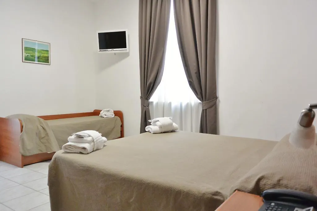 **  Hotel Trentina ميلان إيطاليا